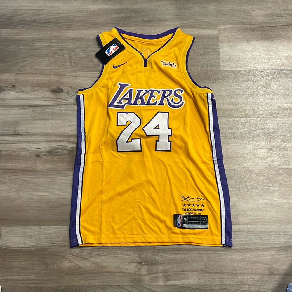 Kobe Bryant Lakers jersey Size M